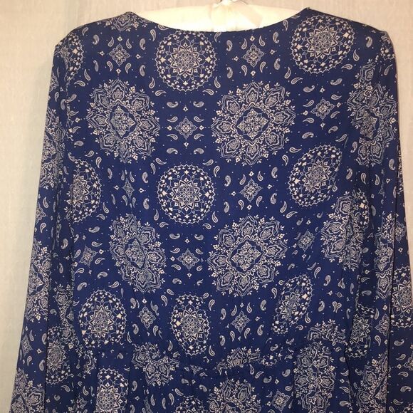 Forever 21 L Long Sleeve Paisley Navy White Romper - Picture 4 of 9